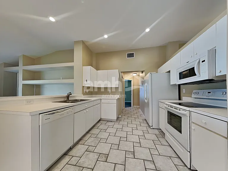 10419 Salisbury St — Photo 3