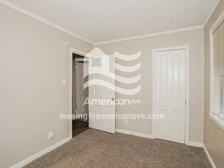 1237600_011_bedroom_12.jpg