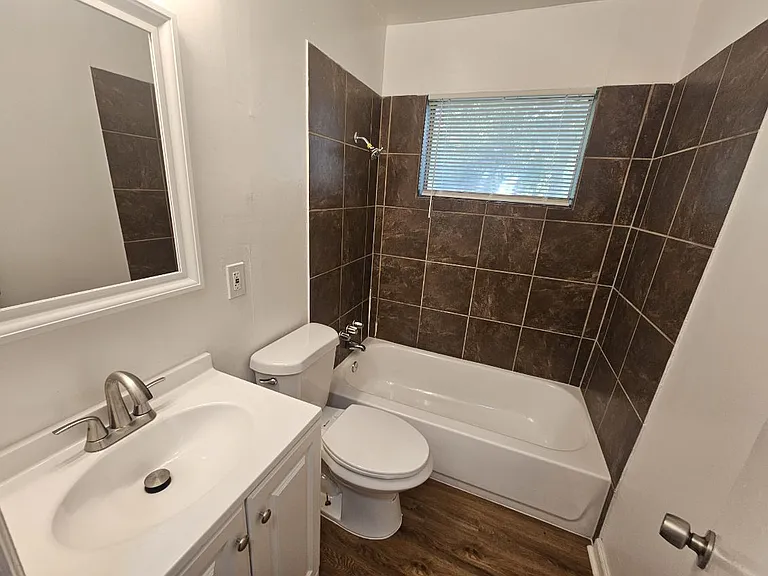 1100 Powell Cir — Photo 4