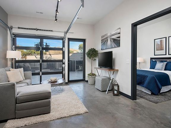 5th image of 1669 N Milwaukee Ave #308
