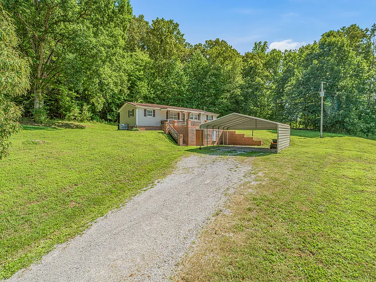 1229 Everett Rd — Photo 4