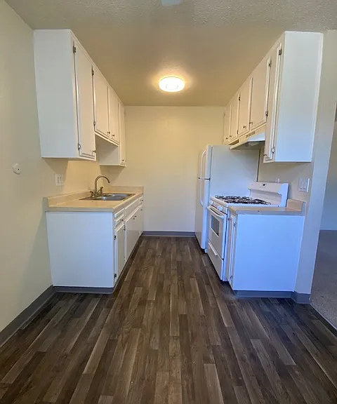 Lincoln Village Apartments — Photo 31