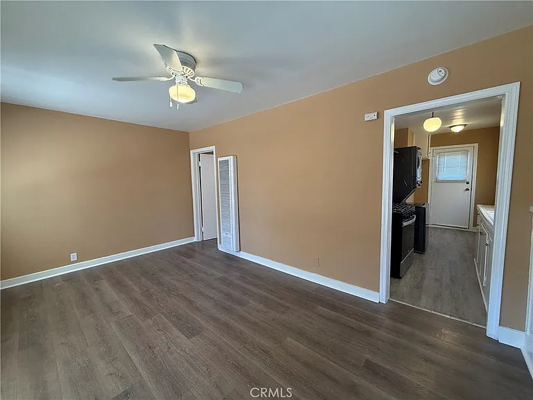 1036 W 15th St — Photo 3