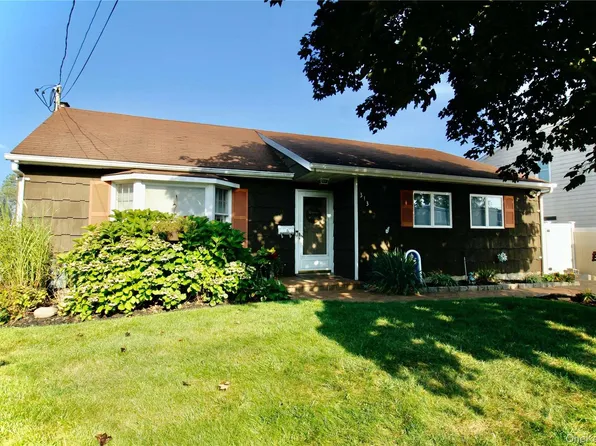 313 West Drive, Copiague, NY 11726