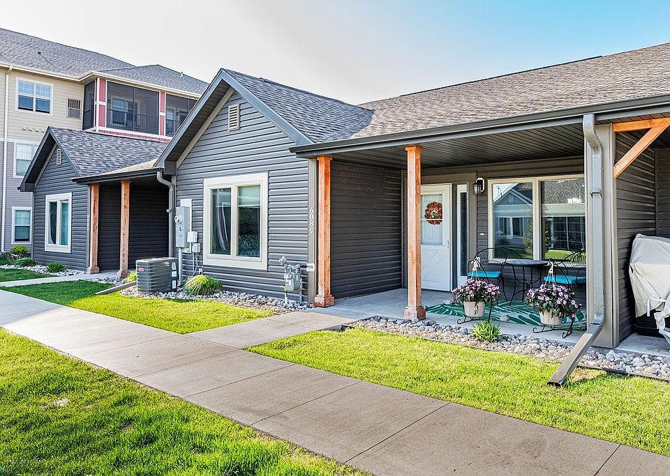1st image of 608 34th Way E Unit C