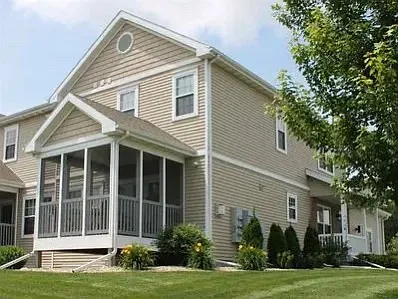 3 bed, 3.5 bath, 2681 sqft, $3,250 — Photo 2