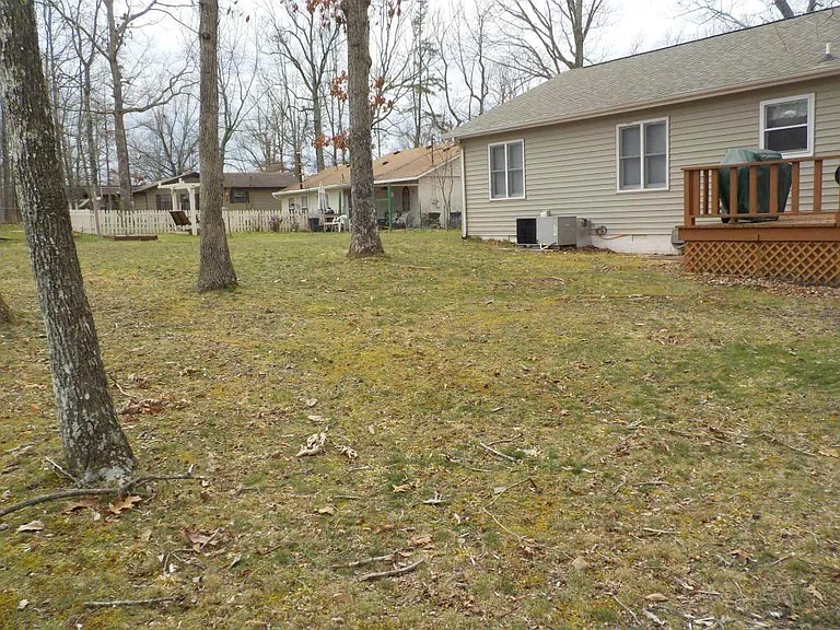 111 Eagle Ln — Photo 2
