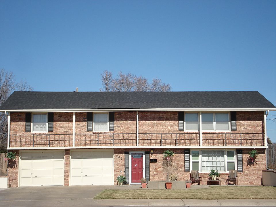 Classic 2 story-all brick