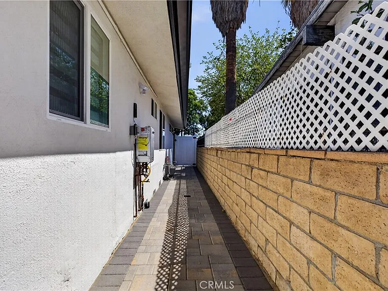 16427 Clymer St — Photo 32