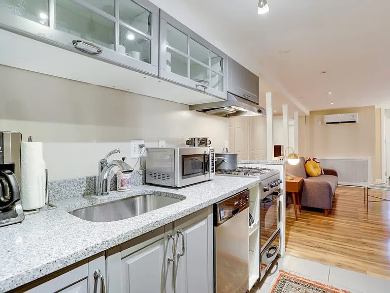 113 C St SE #1 — Photo 5