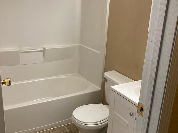 5th image of 427 Railroad St #427
