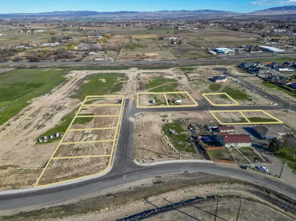 409 Hogan St, Sunnyside, WA 98944