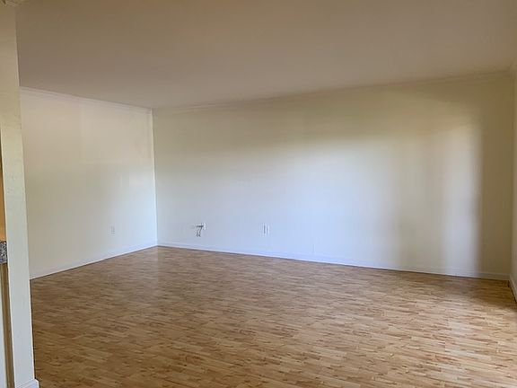 3rd image of 276 Tradewinds Dr APT 3