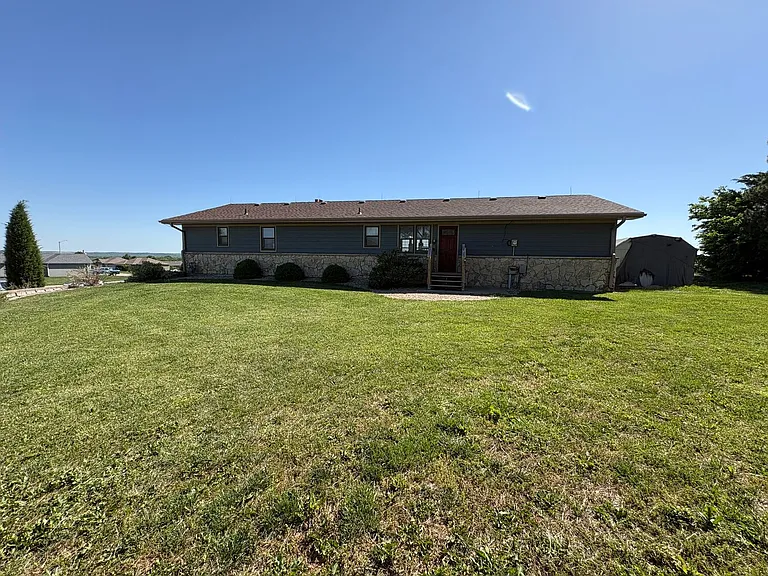 4676 N Dwight Dr — Photo 4