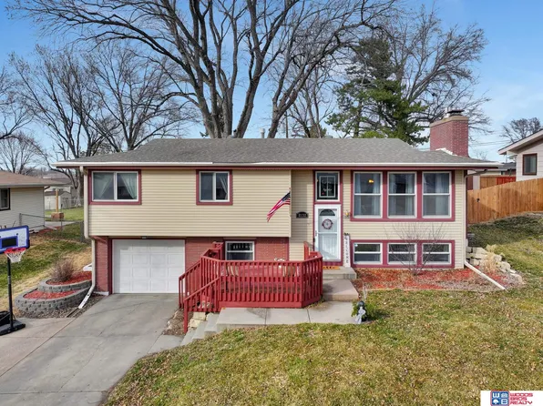 8132 Sanborn Dr, Lincoln, NE 68505