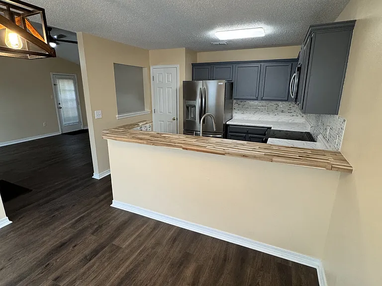 13401 Warren Dr — Photo 6