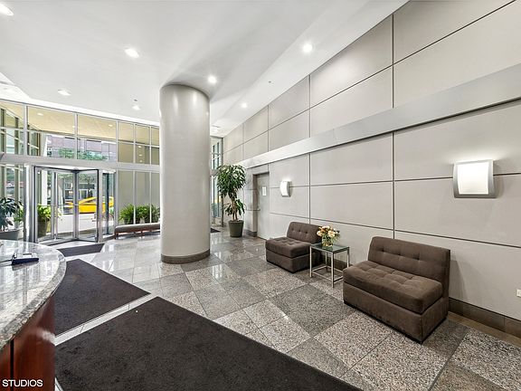 3rd image of 600 N Dearborn St APT 1503