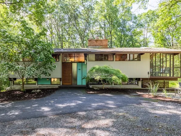 98 Wolf Rock Rd, Carlisle, MA 01741