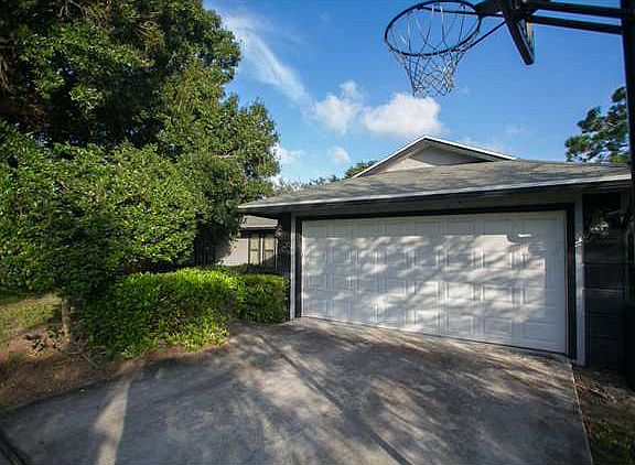 4th image of 2342 SE Mariola Ave
