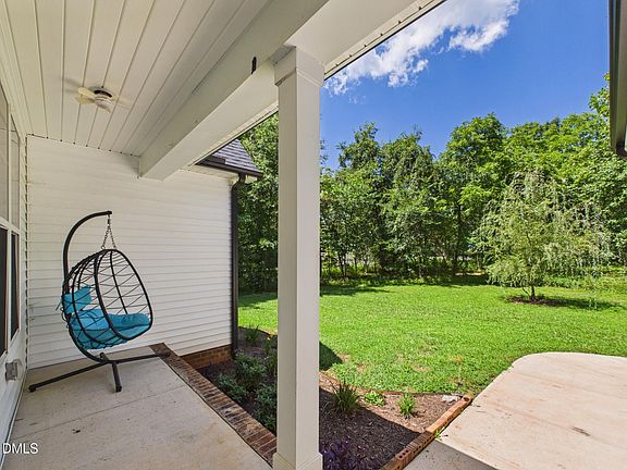 3rd image of 70 Strawberry Springs Dr