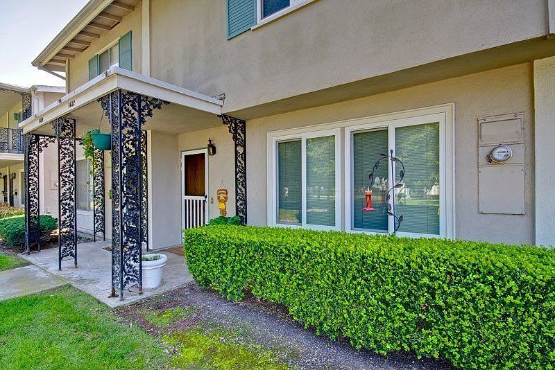 1st image of 1432 Deauville Pl