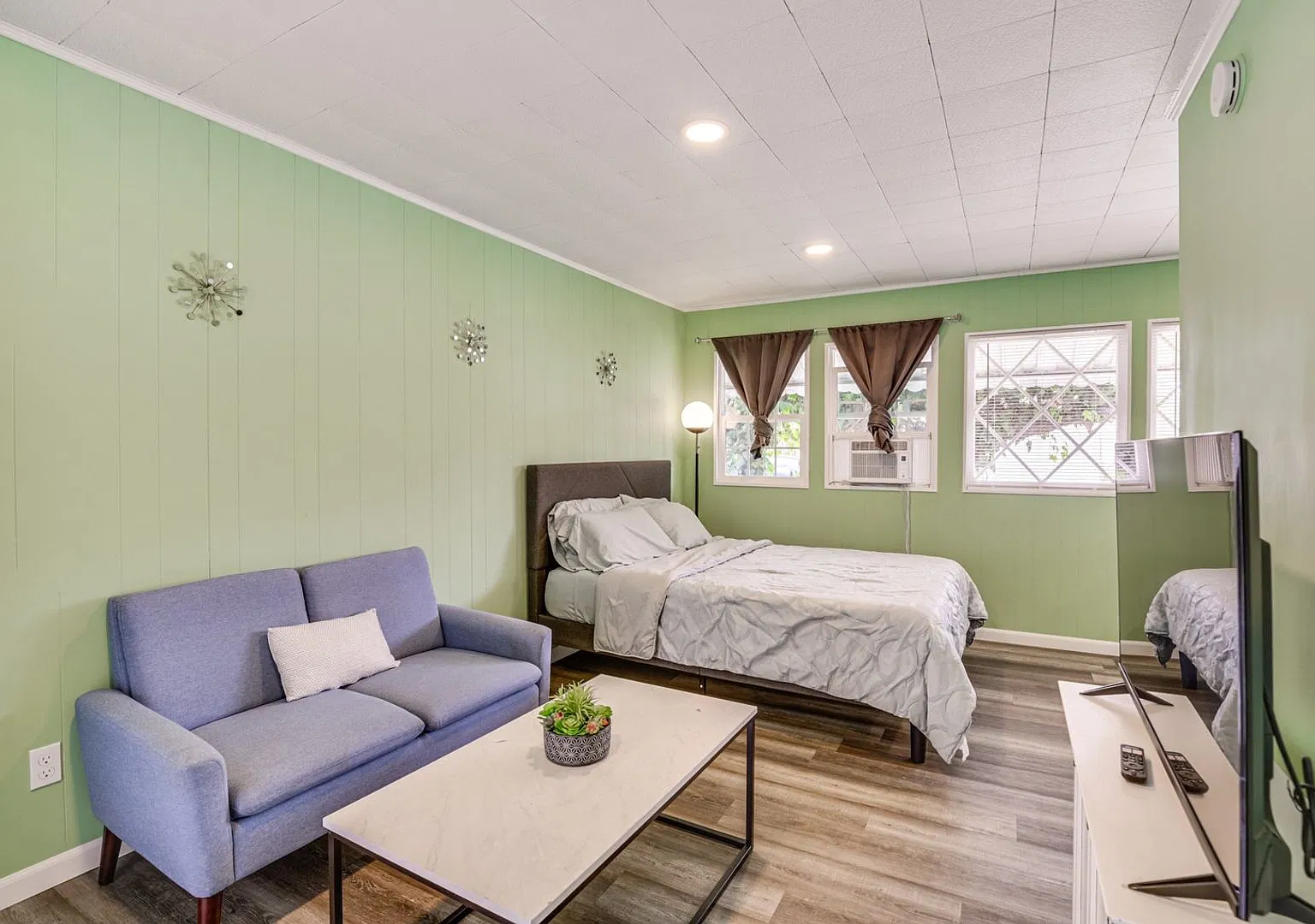 Charming Studio House in San Diego — Photo 3