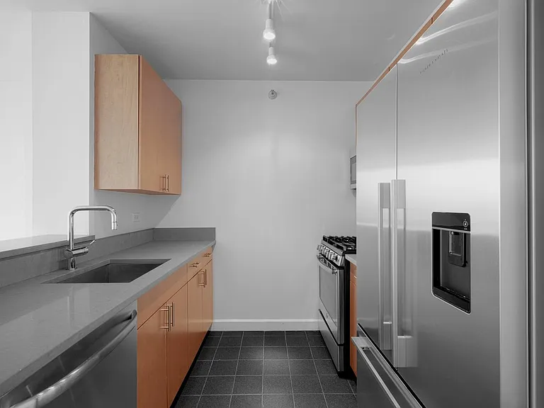420 W 42nd St #31G — Photo 6