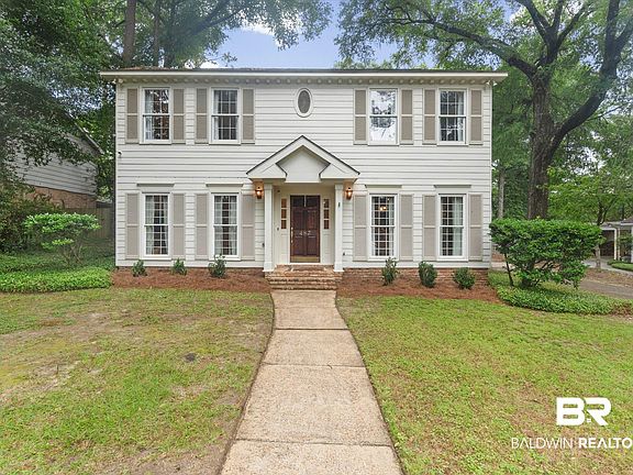 3rd image of 483 Pine Ct