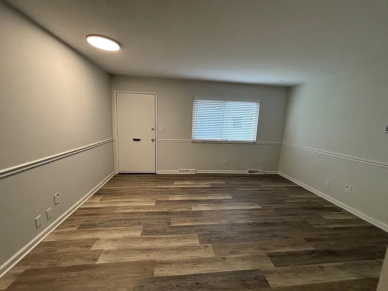 2718 Center St #D — Photo 5