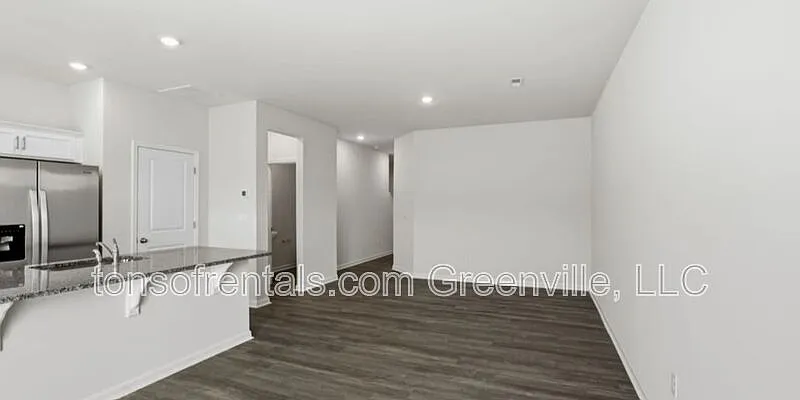 3 bed, 2.5 bath, 1462 sqft, $1,650 — Photo 4