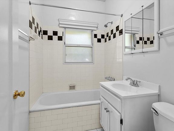 5th image of 1611 Schrader Blvd APT 111
