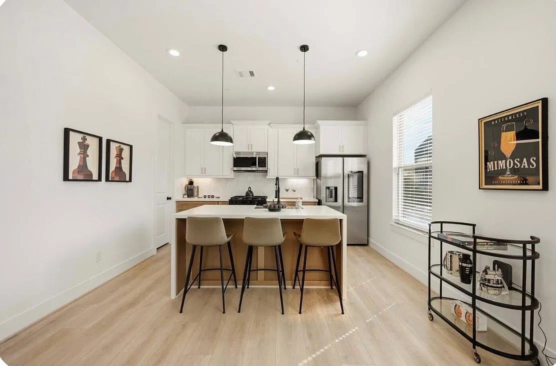 3 bed, 3.5 bath, 1822 sqft, $2,950 — Photo 1