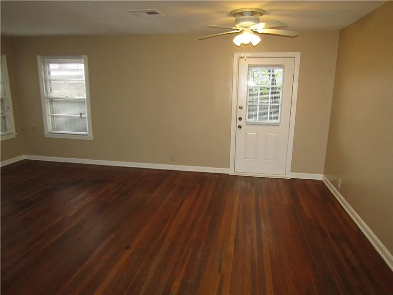 3715 Hollywood Ave — Photo 7