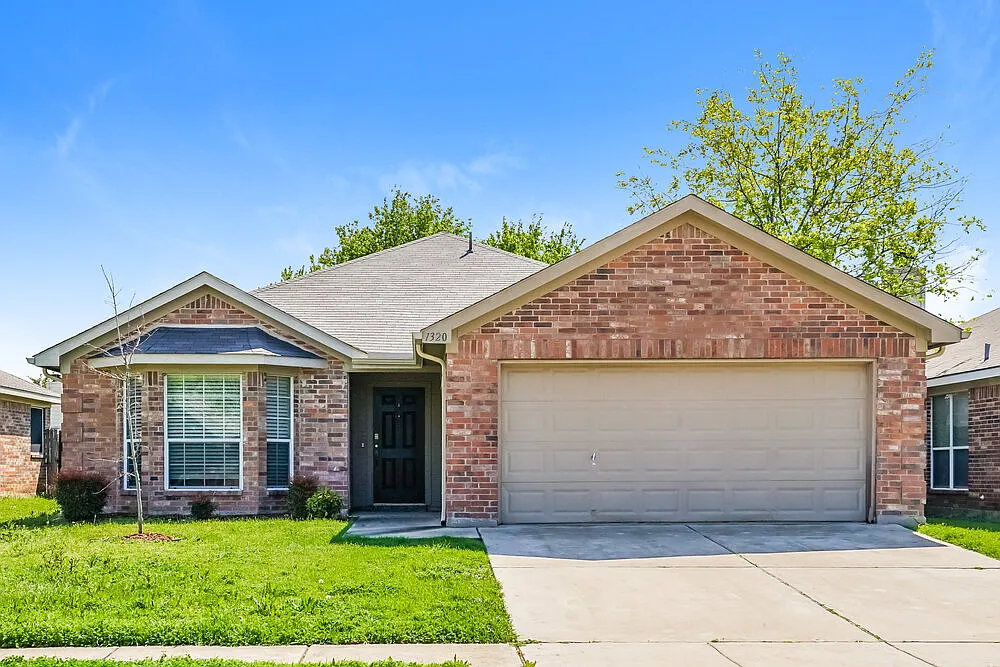 3 bed, 2.0 bath, 1525 sqft, $2,155 — Photo 1