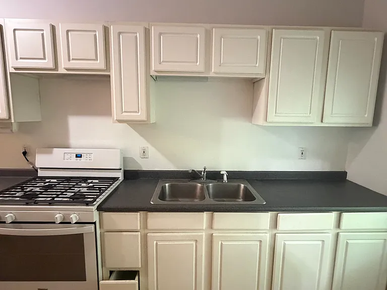 133 S Lake Ave #1 — Photo 6