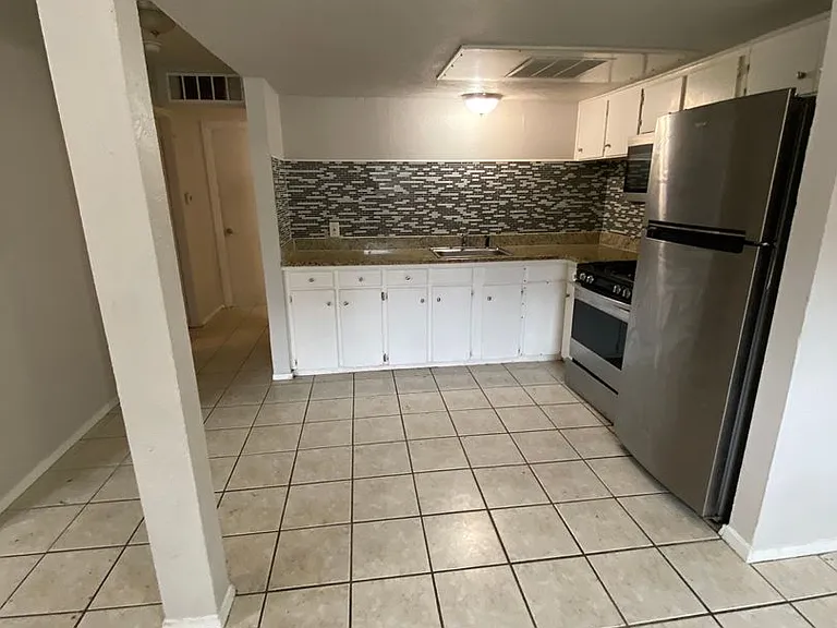 2428 Louise St #2505 — Photo 55