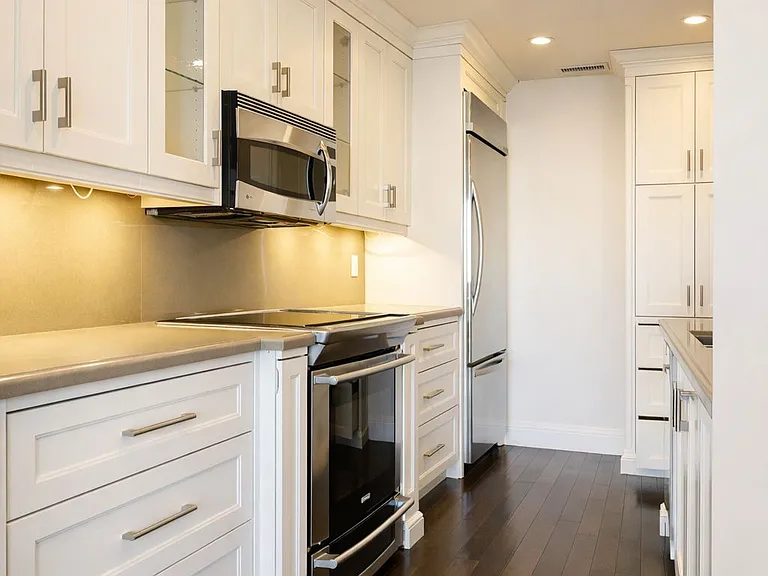 30 Wellington St E #2202 — Photo 13
