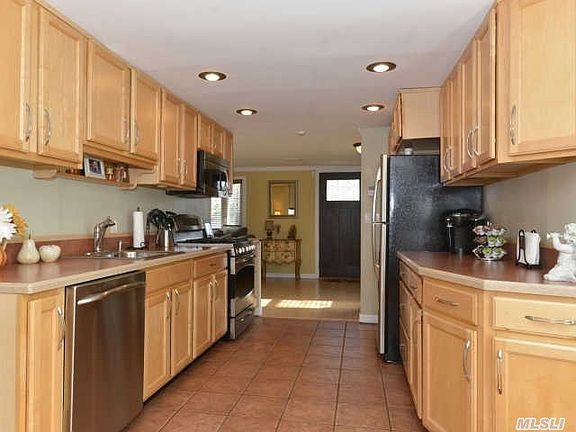 5th image of 120 Halesite Dr