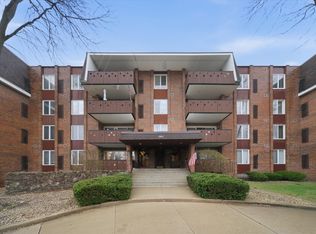 121 S Spruce Ave APT 101, Wood Dale, IL