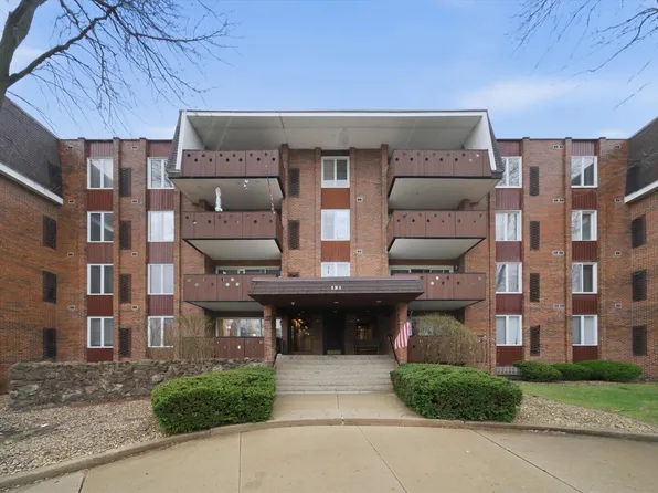 121 S Spruce Ave APT 101, Wood Dale, IL 60191