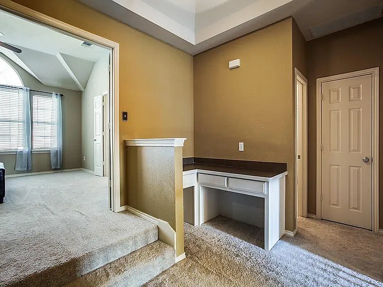 1st image of 2409 Wells Ln