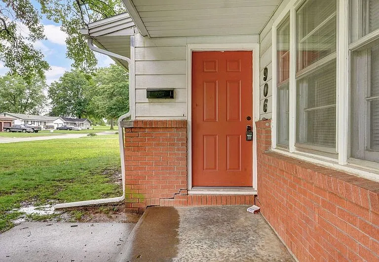 906 N Belview Ave — Photo 3
