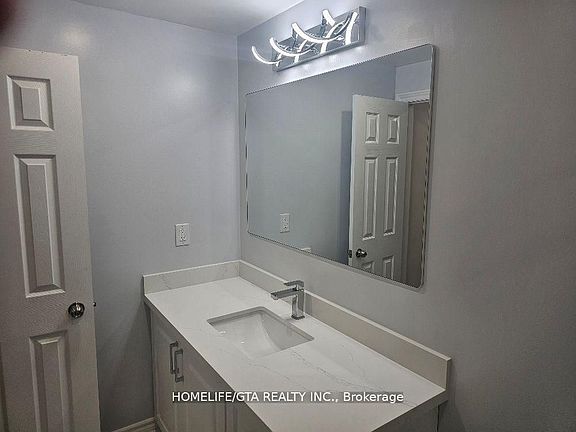 3rd image of 122 Ravenscroft Rd #Basement