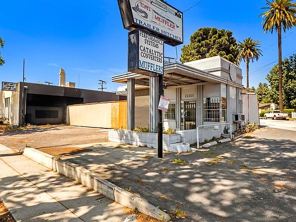 2nd image of 11515 Whittier Blvd
