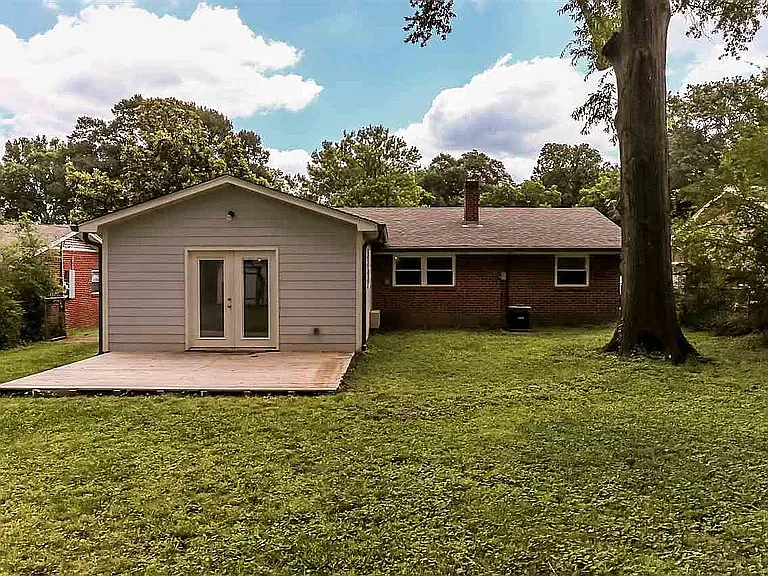 3 bed, 1.5 bath, 1325 sqft, $1,600 — Photo 4