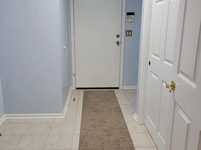 111 Gilford Ter — Photo 34