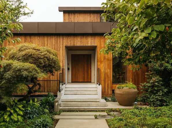 1295 Keith Rd W, North Vancouver, BC V7P 3C7