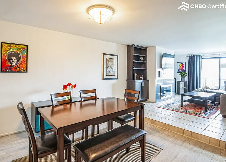 1942 Grace Ave #217 — Photo 2