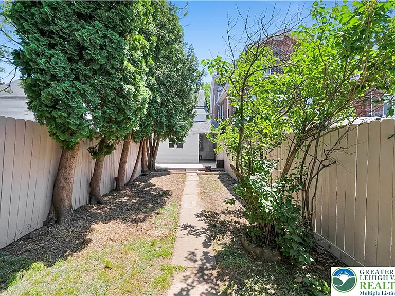 128 W Fairview St — Photo 30