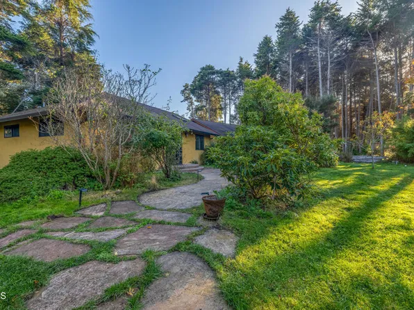 19204 Benson Ln, Fort Bragg, CA 95437